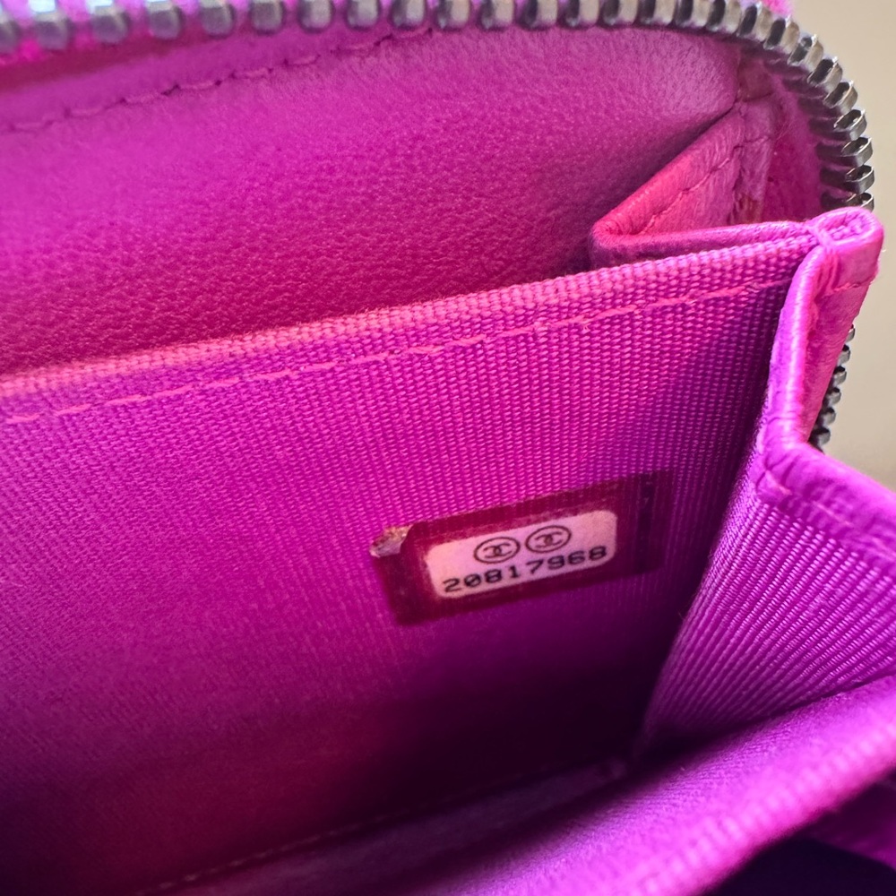 CHANEL SOLD 🔥 Matelasse
Boy Chanel Wallet Round
Zipper hot Pink Lambskin , - Picture 7 of 16